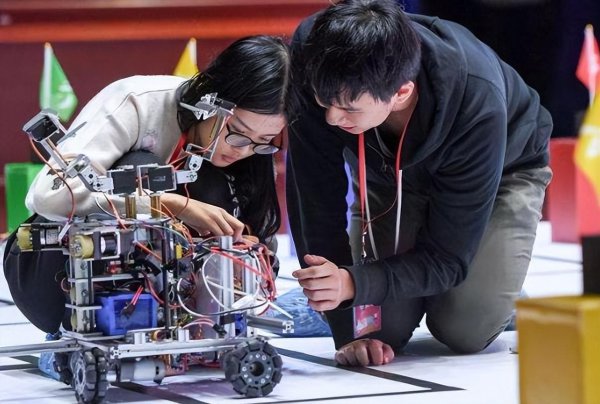 大学一学期学费大概多少钱