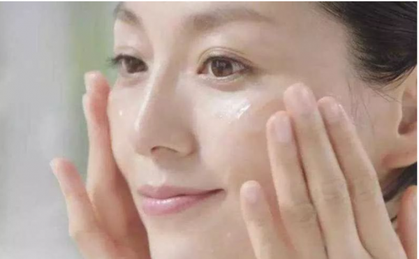 化妆品搓泥是怎么回事