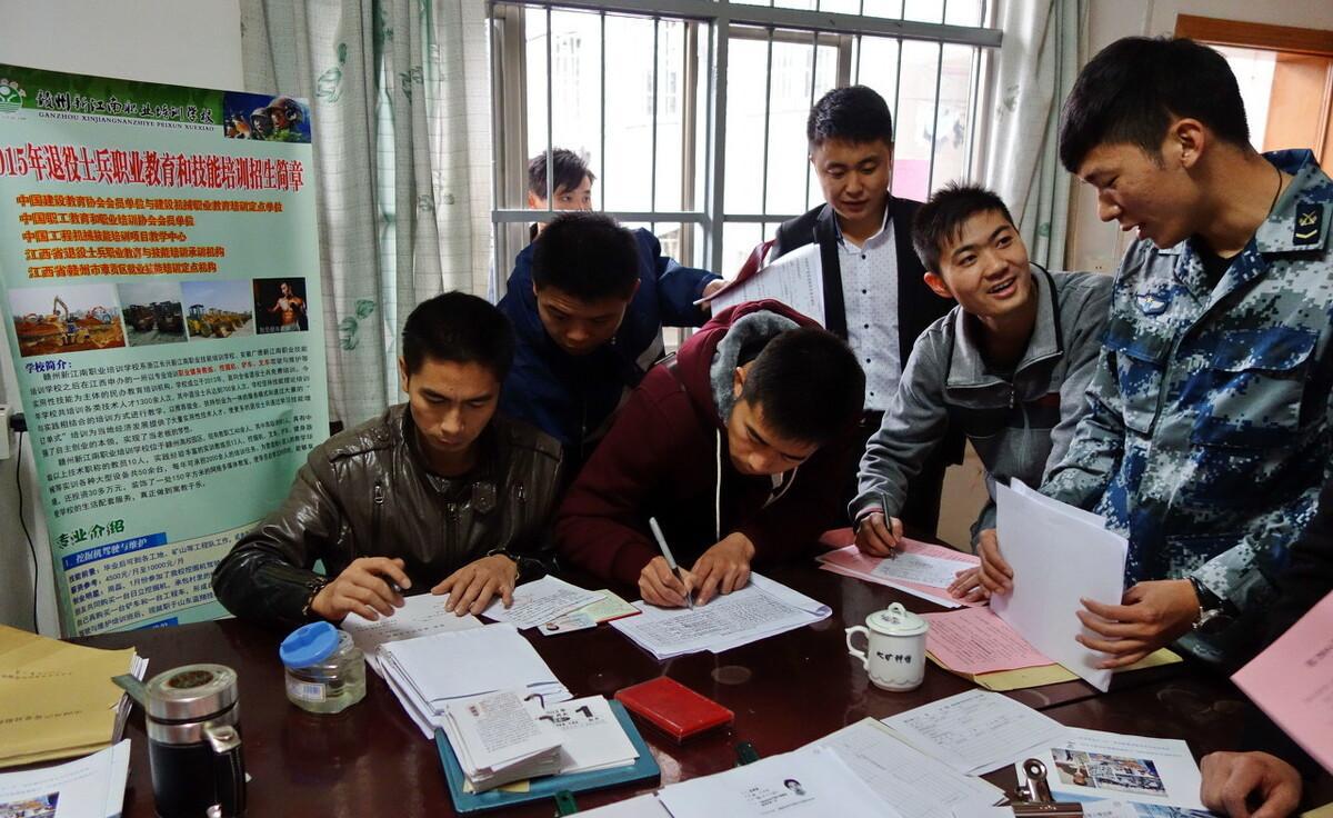 三期士官转业好还是留四期好