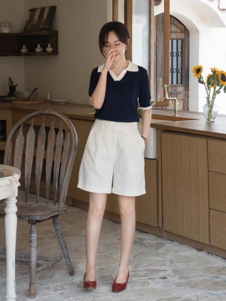 白色短裤怎么搭配上衣