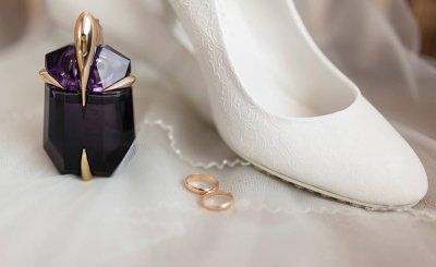 鞋子洗完后黄了怎么办 鞋子刚刷完能避免变黄的小妙招