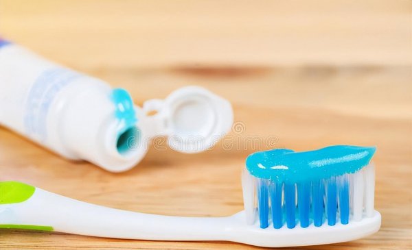 鞋子洗完后黄了怎么办