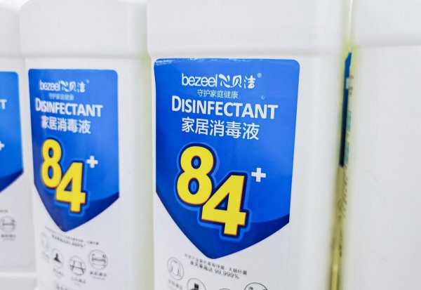 黑裤子发红怎么样能恢复黑色