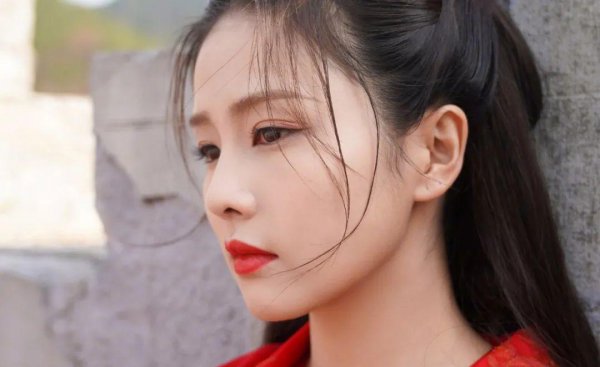 怎么感觉任嘉伦也挺喜欢白鹿