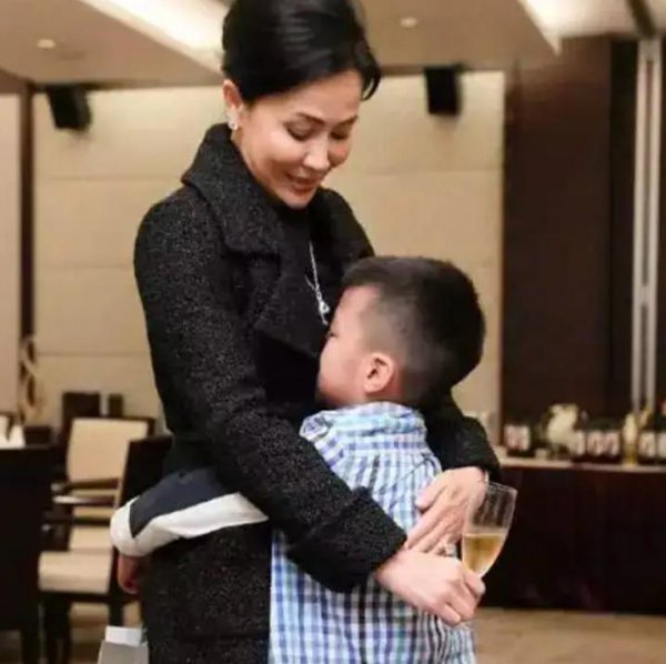 胡皓康个人资料简介