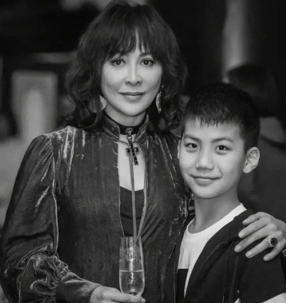 胡皓康个人资料简介