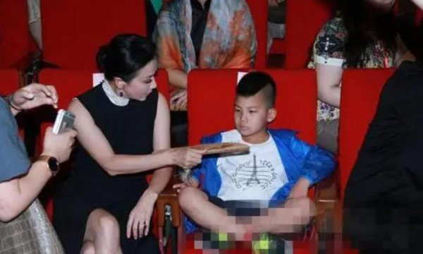 胡皓康个人资料简介