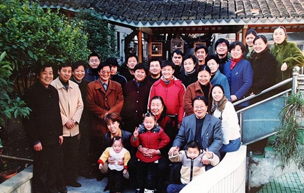 华西村是怎么富起来的