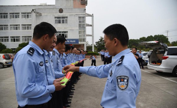 辅警一个月工资多少钱