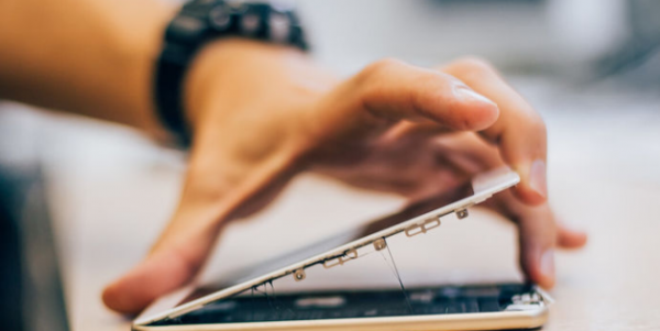 手机彩色条纹是内屏碎了吗