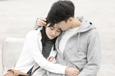 女朋友生气怎么哄变开心 直男高情商哄女生的技巧