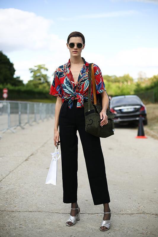 黑色直筒裤搭配什么上衣好看图片