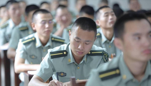 大专当兵大二走还是大三走