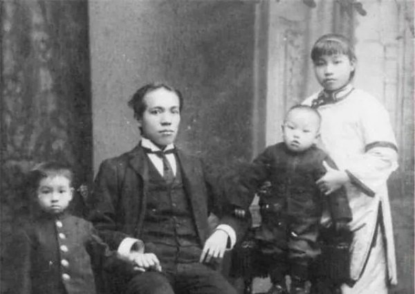 两个半圣人是谁