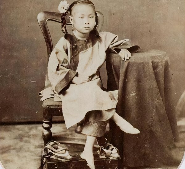 简述裹脚的历史起源