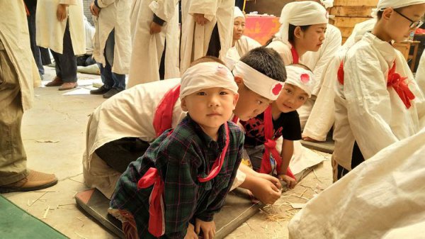 白事一般磕几个头