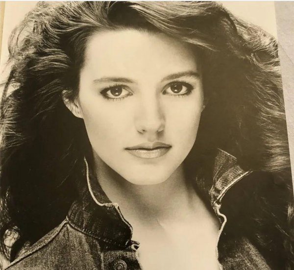 克里斯汀.戴维斯介绍