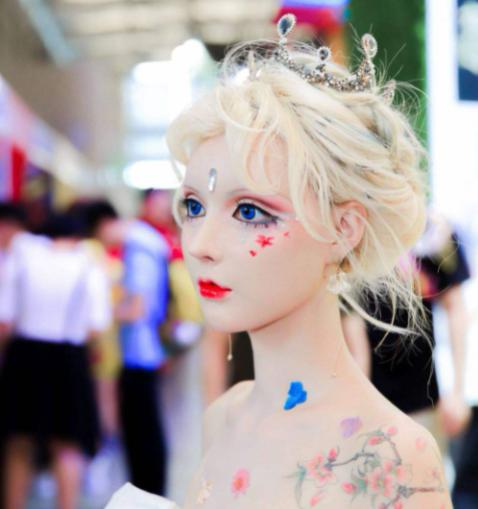 中国第一芭比迪丽拉整过容吗