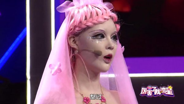 中国第一芭比迪丽拉整过容吗