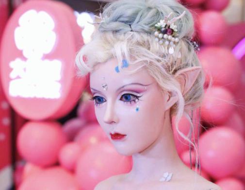 中国第一芭比迪丽拉整过容吗