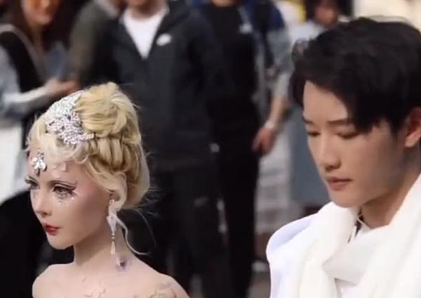 中国第一芭比迪丽拉整过容吗