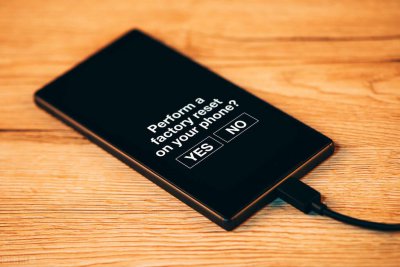 屏幕没坏但屏幕滑不动 手机屏幕完好但触摸无反应怎么回事