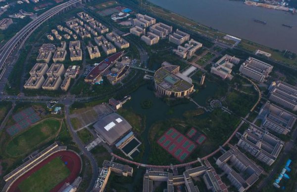 广州大学是211吗