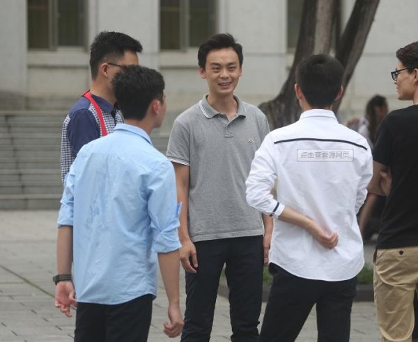 大学辅导员工资一般有多少