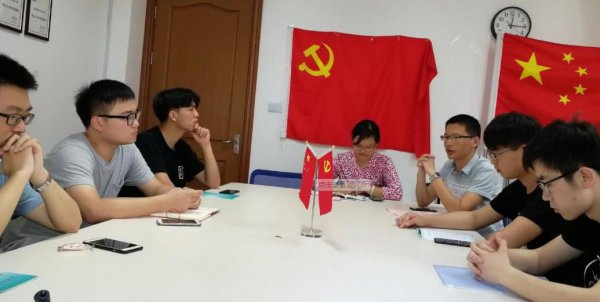 大学辅导员工资一般有多少