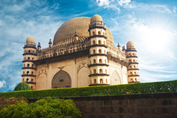 东印度公司是英国的还是荷兰的