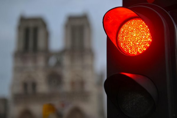 怀疑自己闯红灯怎么快速查询