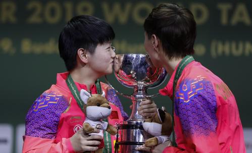 王曼昱跟谁关系好