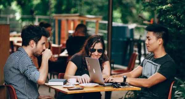 社区工作者工资多少钱一个月