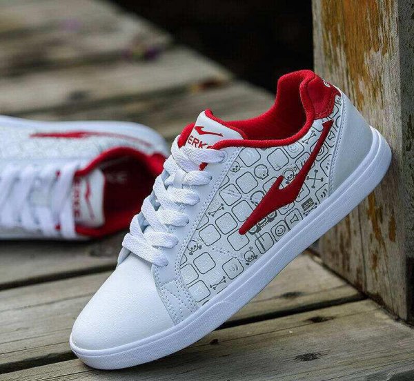 鸿星尔克是什么档次的品牌