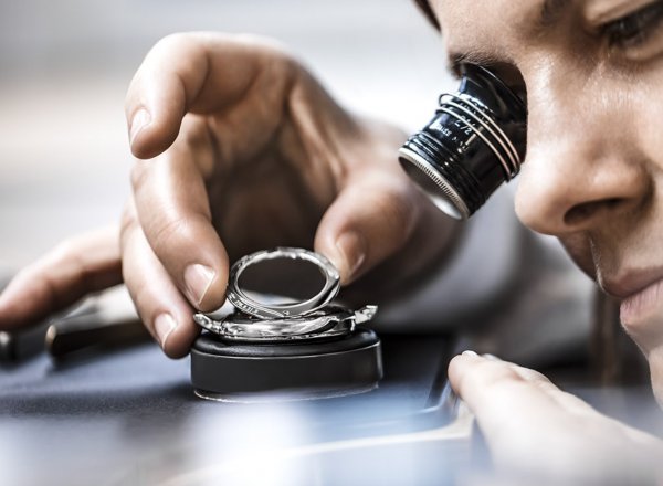 石英表要换电池吗