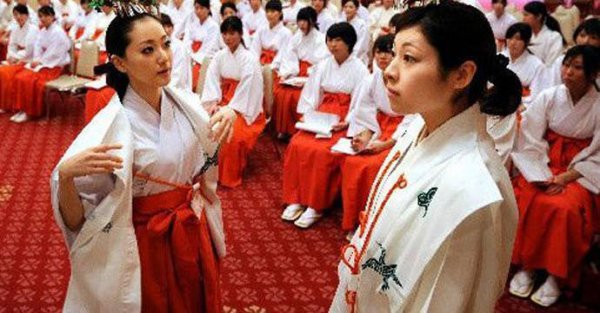 日本巫女是干什么的工作