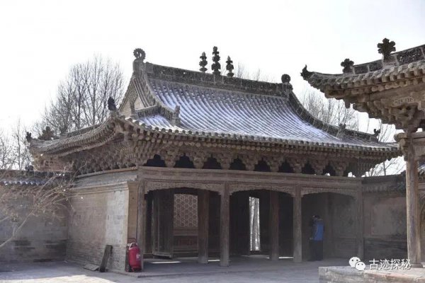 天安城门的屋顶采用什么