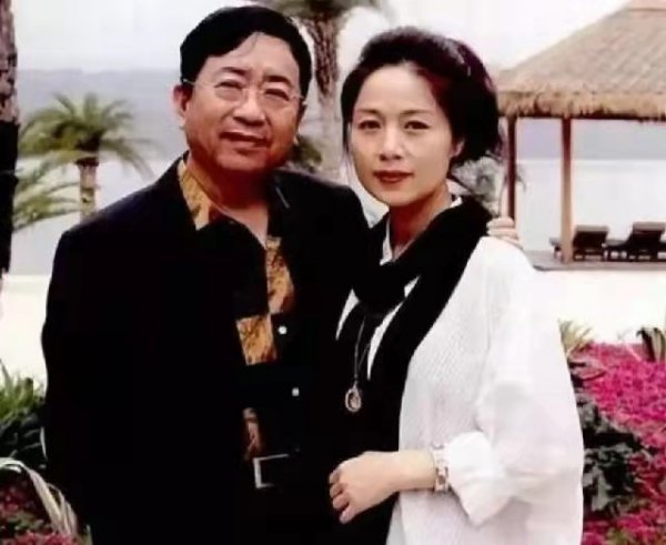 著名作家余秋雨婚史介绍