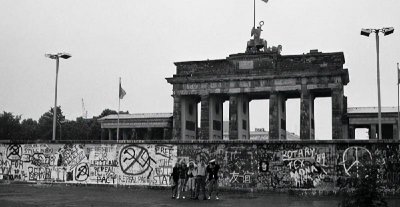 柏林墙的历史背景简要概括 论述修建柏林墙现实作用