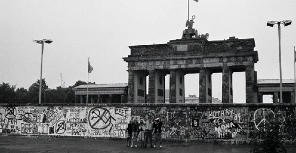 柏林墙的历史背景简要概括