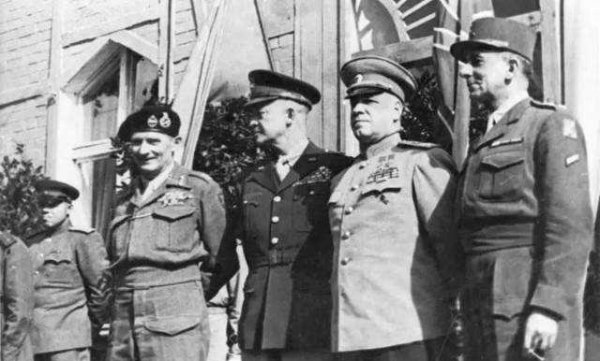 柏林墙的历史背景简要概括