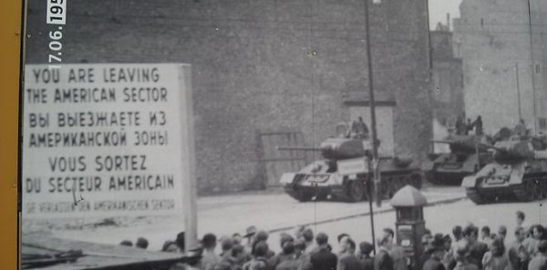 柏林墙的历史背景简要概括