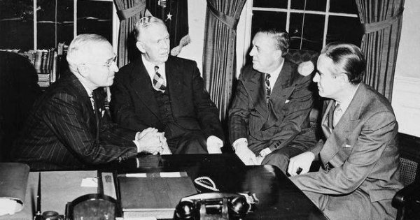 柏林墙的历史背景简要概括