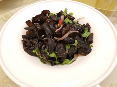 凉拌木耳焯水几分钟合适 隔夜的凉拌木耳还能吃吗