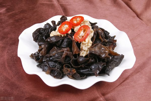 凉拌木耳焯水几分钟合适