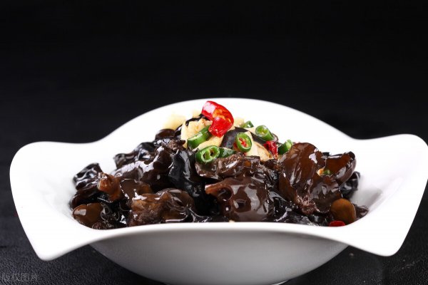 凉拌木耳焯水几分钟合适