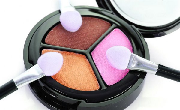 过期的眼影还能用吗