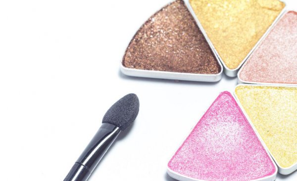 过期的眼影还能用吗