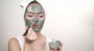 用泥膜之前要用洗面奶洗脸吗 清洁泥膜的正确使用方法