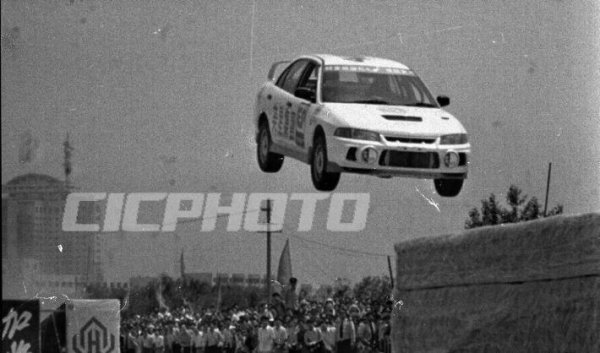 柯受良飞越黄河多少米